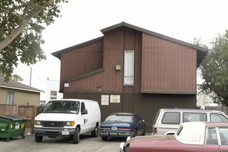 9615 E St in Oakland, CA - Building Photo - Building Photo