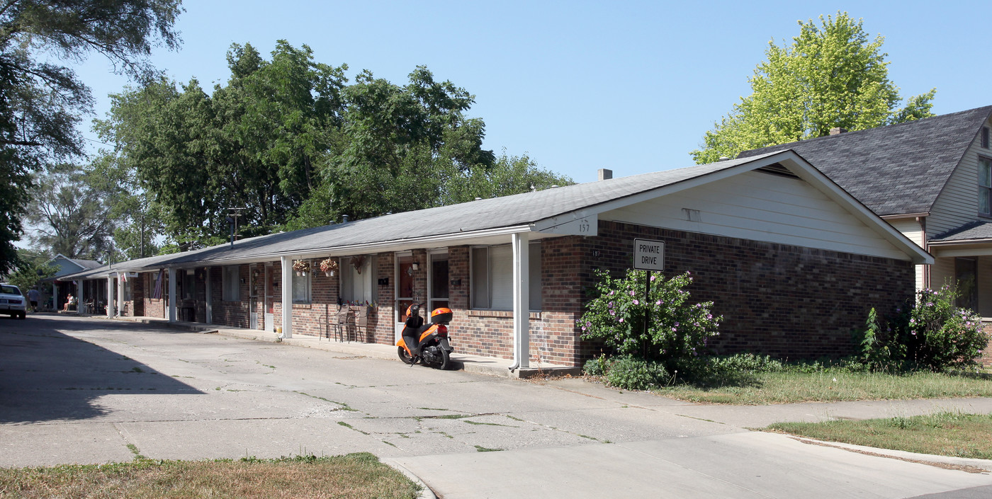 157 W Hendricks St in Shelbyville, IN - Building Photo