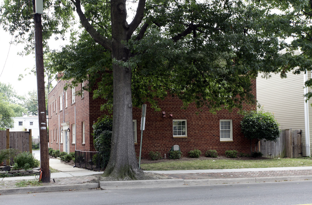 415 N West St in Alexandria, VA - Foto de edificio