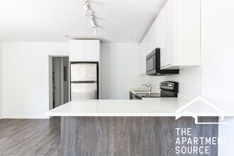 940 W Winona St in Chicago, IL - Building Photo - Building Photo