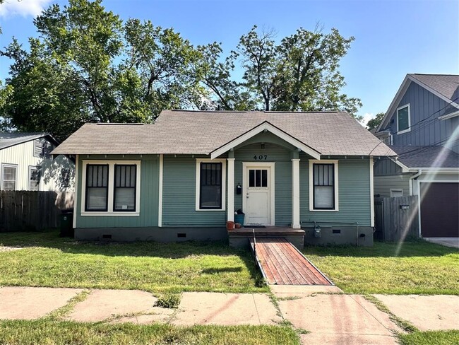 property at 407 W 35th St