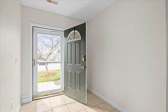 3043 Diamond Spring Ln in Harrisonburg, VA - Foto de edificio - Building Photo