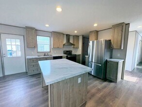 10610 State Rte 762 in Lockbourne, OH - Building Photo - Building Photo