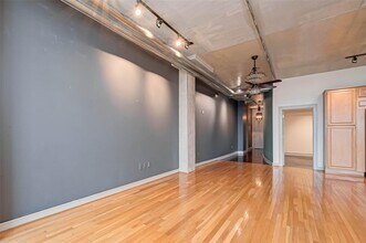 1616 Fountain View Dr in Houston, TX - Building Photo - Building Photo