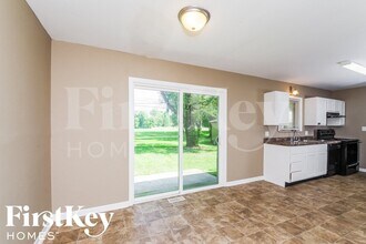 3880 W Smith Valley Rd in Greenwood, IN - Foto de edificio - Building Photo