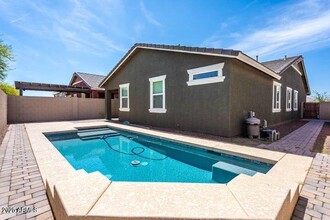 7114 E Olla Ave in Mesa, AZ - Foto de edificio - Building Photo