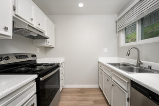 Point Loma Bay Apartments - Live Steps from the Beach in San Diego, CA - Building Photo