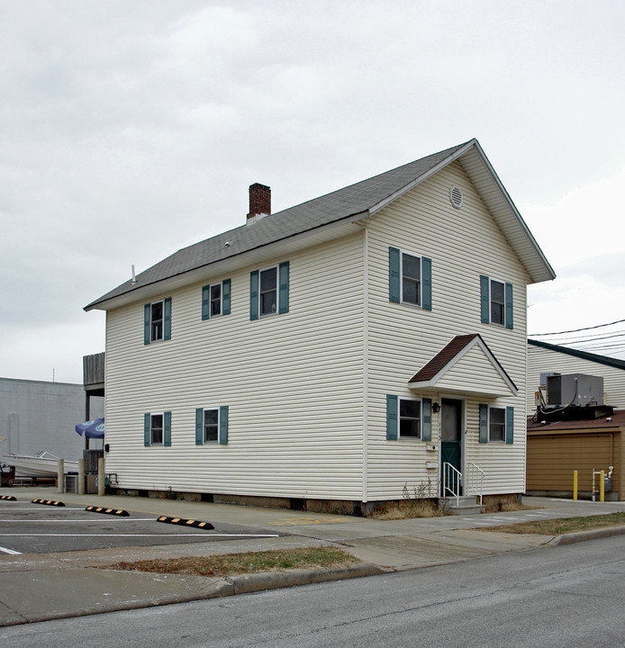 173 Tenney Ave in Amherst, OH - Building Photo