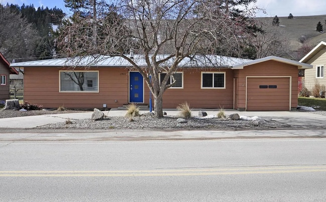 property at 2409 Duncan Dr