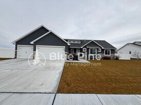 5083 Thatcher Ave in Idaho Falls, ID - Building Photo