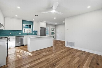 827 Gullett St in Austin, TX - Building Photo - Building Photo