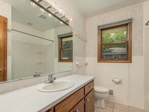 7501 Knoll St N in Minneapolis, MN - Foto de edificio - Building Photo
