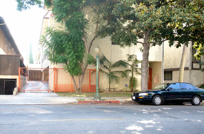 520 N Maryland Ave in Glendale, CA - Foto de edificio - Building Photo