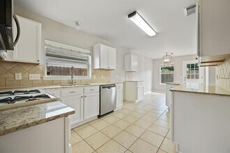2851 Sandberry Dr in Houston, TX - Building Photo - Building Photo