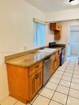 2411 Rodman St in Hollywood, FL - Building Photo