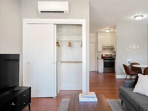 333 C St SE, Unit 2 in Washington, DC - Building Photo - Building Photo