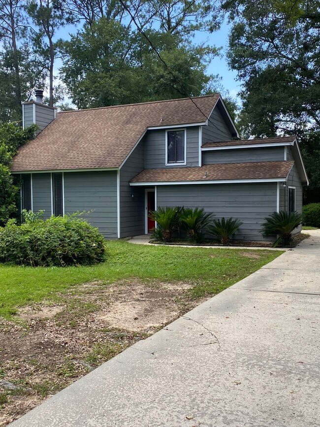property at 3312 Whitney Dr W