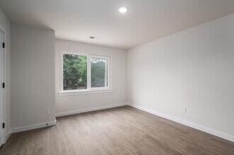 Modern Duplex Unit for Rent - Modern Living at Its Best! in Hickory, NC - Building Photo - Interior Photo