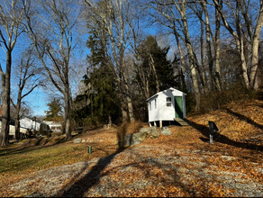 25 Wawecus Hill Rd in Norwich, CT - Building Photo - Building Photo