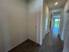 17550 Crescent Moon Lp in Bradenton, FL - Building Photo - Building Photo