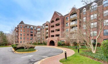 2100 LEE HWY APT 121 in Arlington, VA - Building Photo - Building Photo