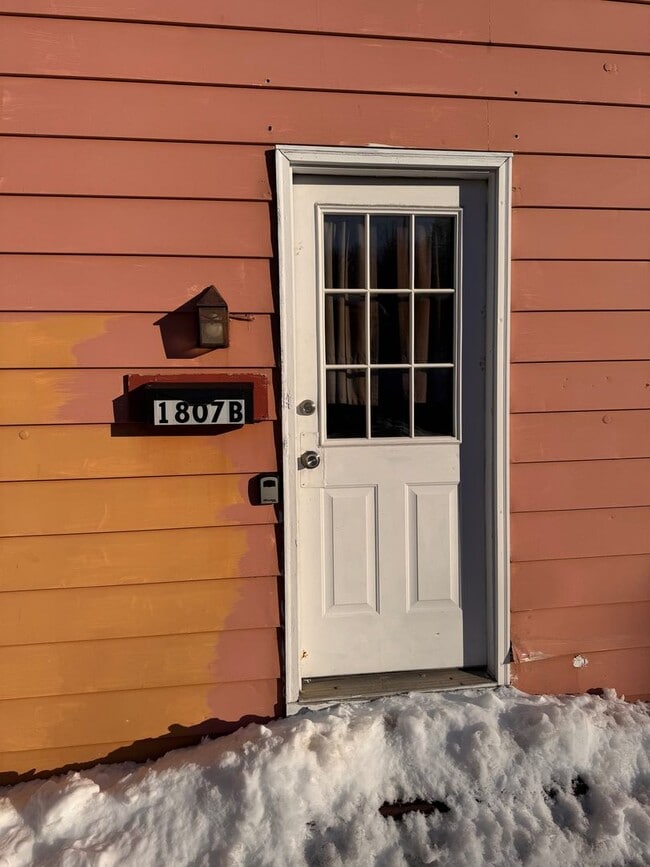 1807 Moravia St in New Castle, PA - Foto de edificio - Building Photo