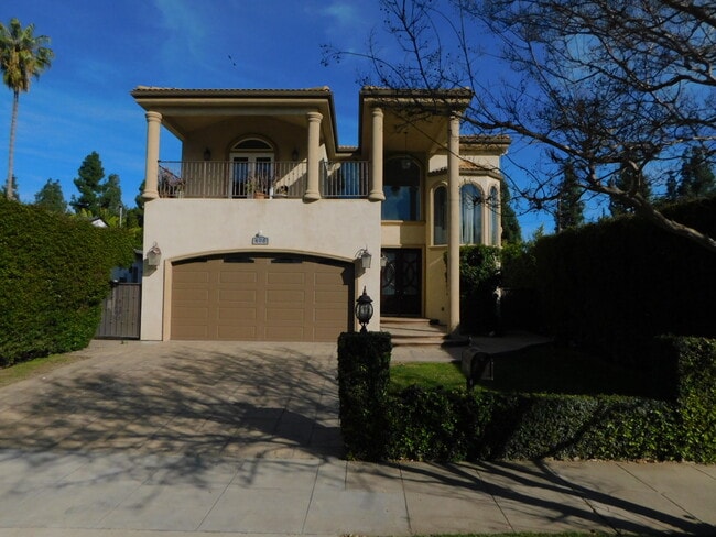 406 N Fairview St in Burbank, CA - Building Photo - Building Photo