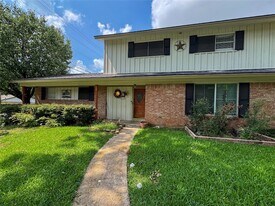 1213 Idlewood Dr in Sherman, TX - Building Photo