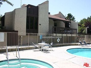 4105 Summertime Ln in Culver City, CA - Building Photo - Building Photo