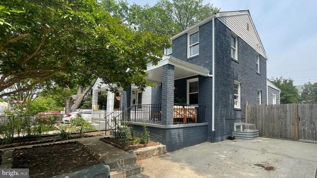property at 5951 Williamsburg Rd