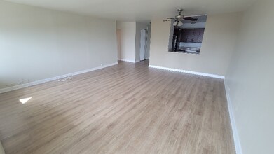 1560 N Sandburg Terrace in Chicago, IL - Building Photo - Building Photo