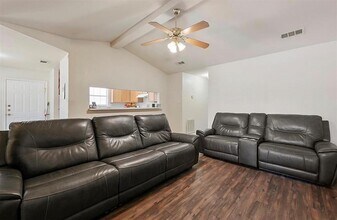 914 Crepe Myrtle St in College Station, TX - Building Photo - Building Photo