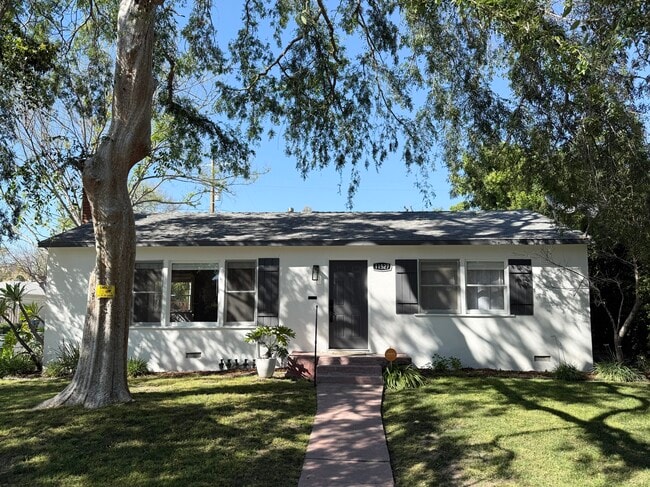 property at 11527 Albers St