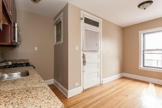 2106 W Ainslie St in Chicago, IL - Building Photo - Building Photo