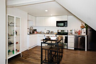 2219 11th Ave W in Seattle, WA - Building Photo