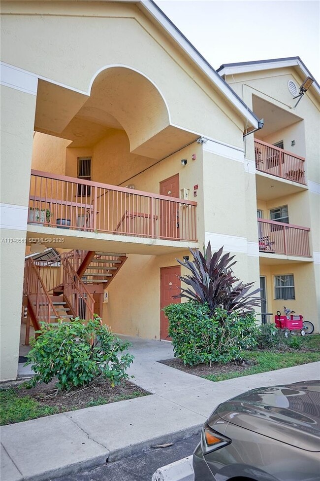 7610 Westwood Dr in Tamarac, FL - Building Photo - Building Photo