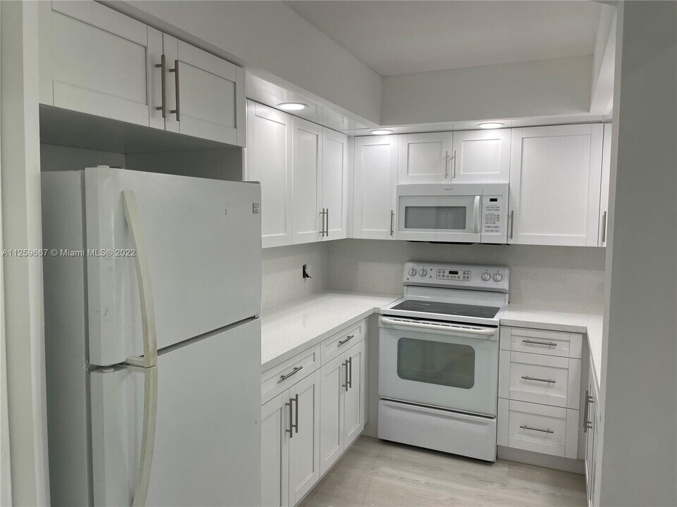 12650 SW 6th St-Unit -412K in Pembroke Pines, FL - Foto de edificio