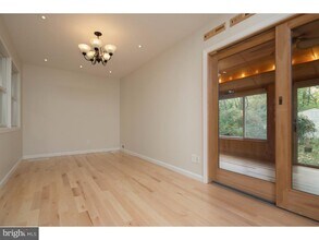 384 Walnut Ln in Princeton, NJ - Building Photo - Building Photo