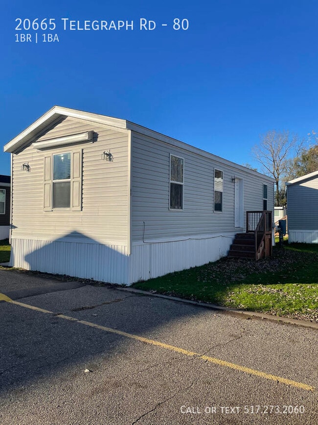 20665 Telegraph Rd in Brownstown Township, MI - Building Photo - Building Photo