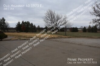 1973 E Old Hwy 40 in New Cambria, KS - Foto de edificio - Building Photo