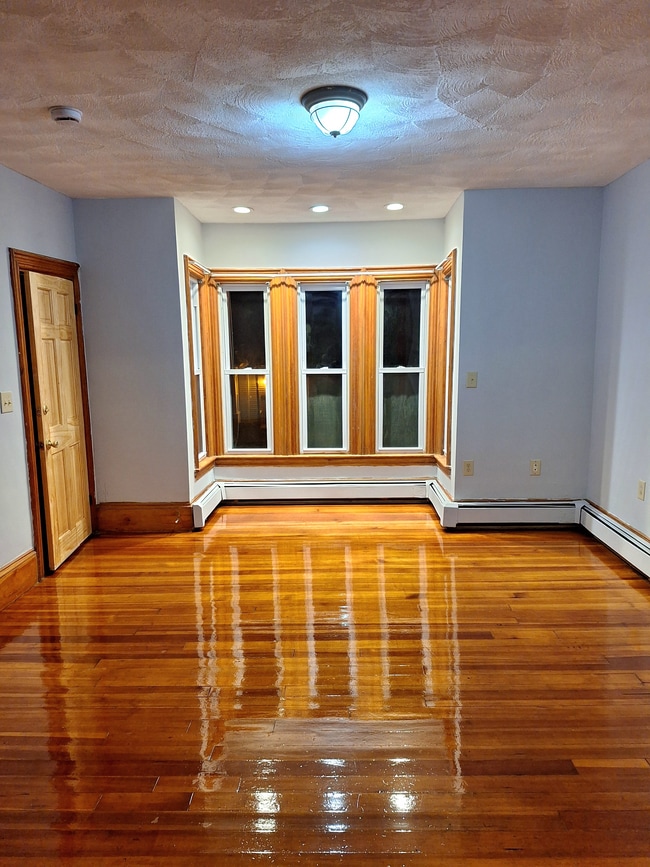 64 Ford St, Unit Apt. #3 in Brockton, MA - Building Photo - Building Photo