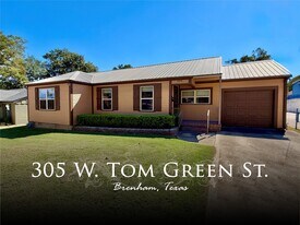 305 W Tom Green St in Brenham, TX - Building Photo