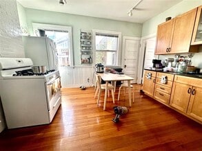 77 College Ave, Unit 1 in Somerville, MA - Foto de edificio - Building Photo