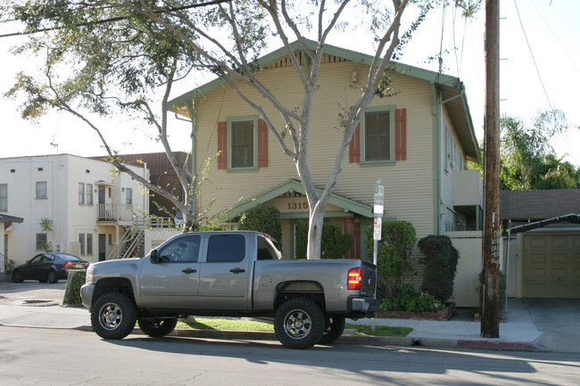 1315 Park Ave in Long Beach, CA - Foto de edificio - Building Photo