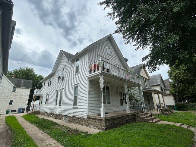 property at 524 8th Ave NE