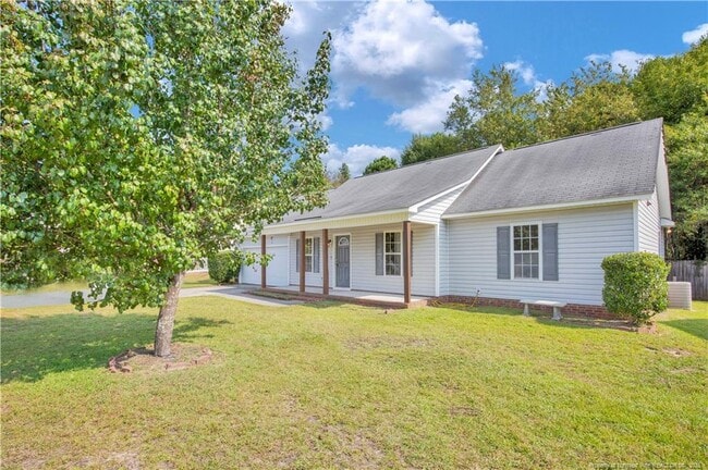 514 Sunpointe Dr in Hope Mills, NC - Building Photo - Building Photo