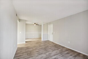 Cove at Fairforest Apartments in Greenville, SC - Building Photo