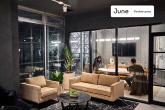 Vibrant ROOM at The Heritage House, Unit 2 in New York, NY - Foto de edificio - Building Photo