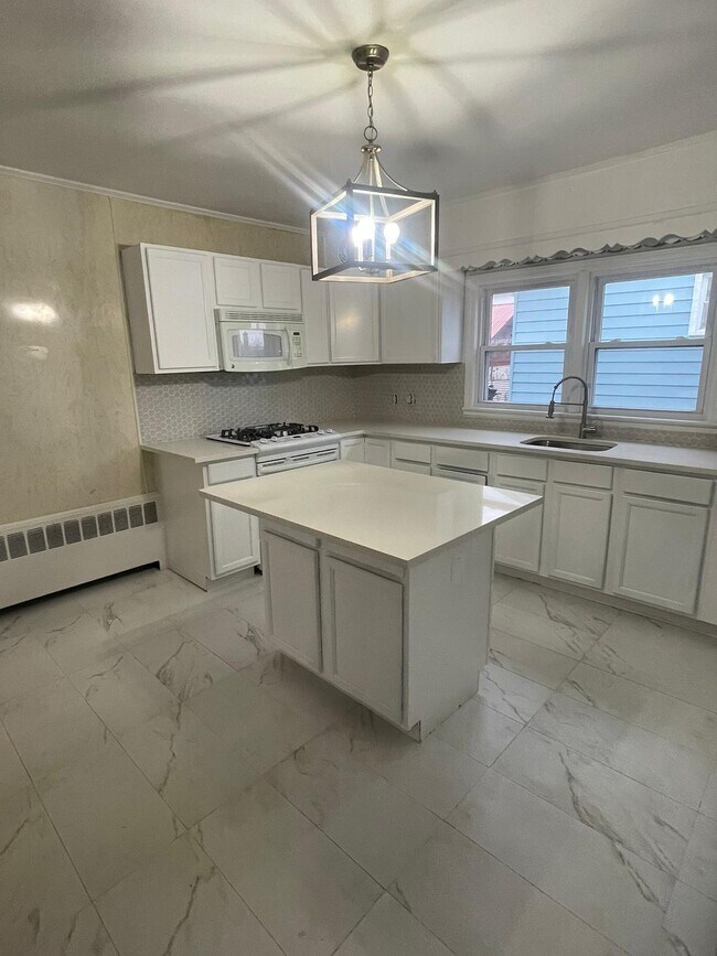 711 Schuyler Ave Rentals in Lyndhurst, NJ