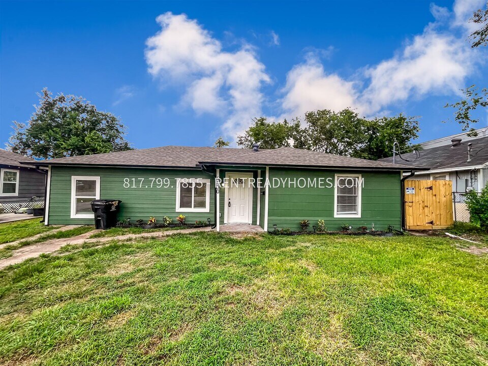 4430 Phlox St in Houston, TX - Building Photo